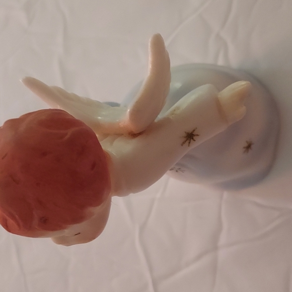 Porcelain Kissing Angels by SB made in Japan,over 3 inches H x 2 1/2 inches W - Picture 10 of 15